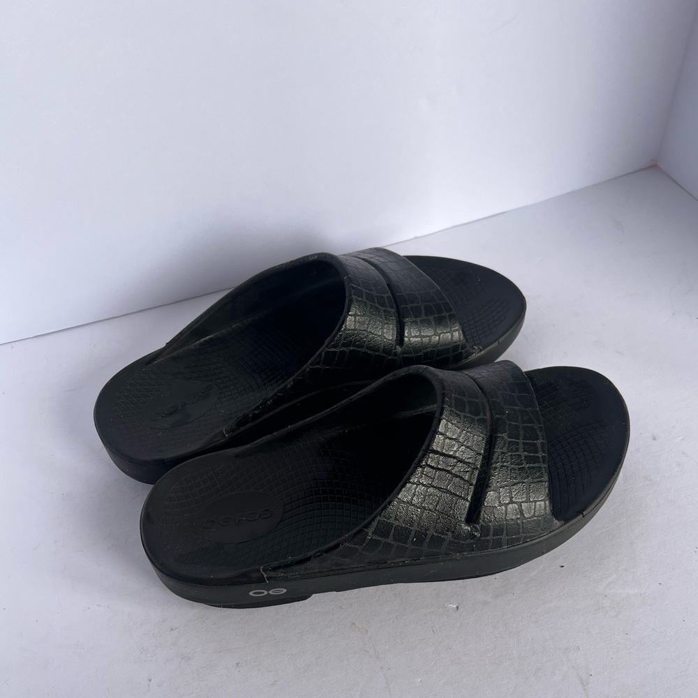 OOFOS Black Textured Slide Sandals - Picture 3 of 7